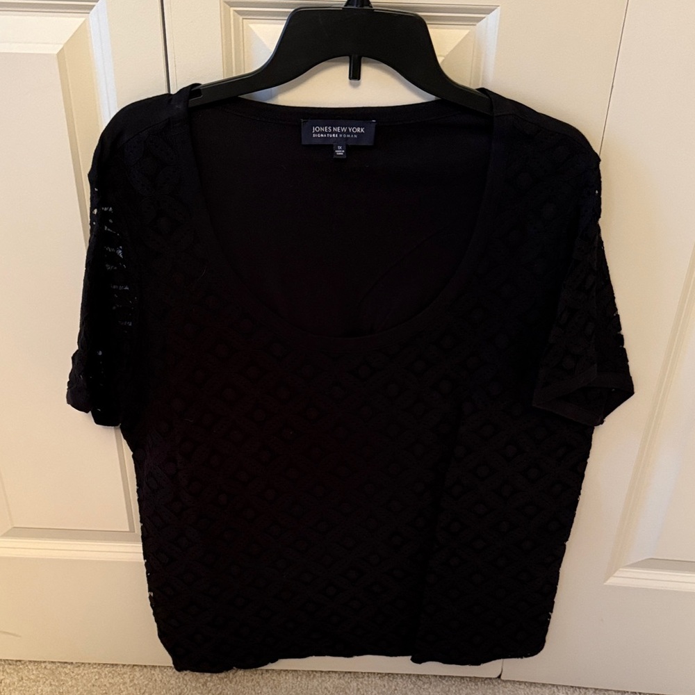 Jones New York Textured Black Short Sleeve Top